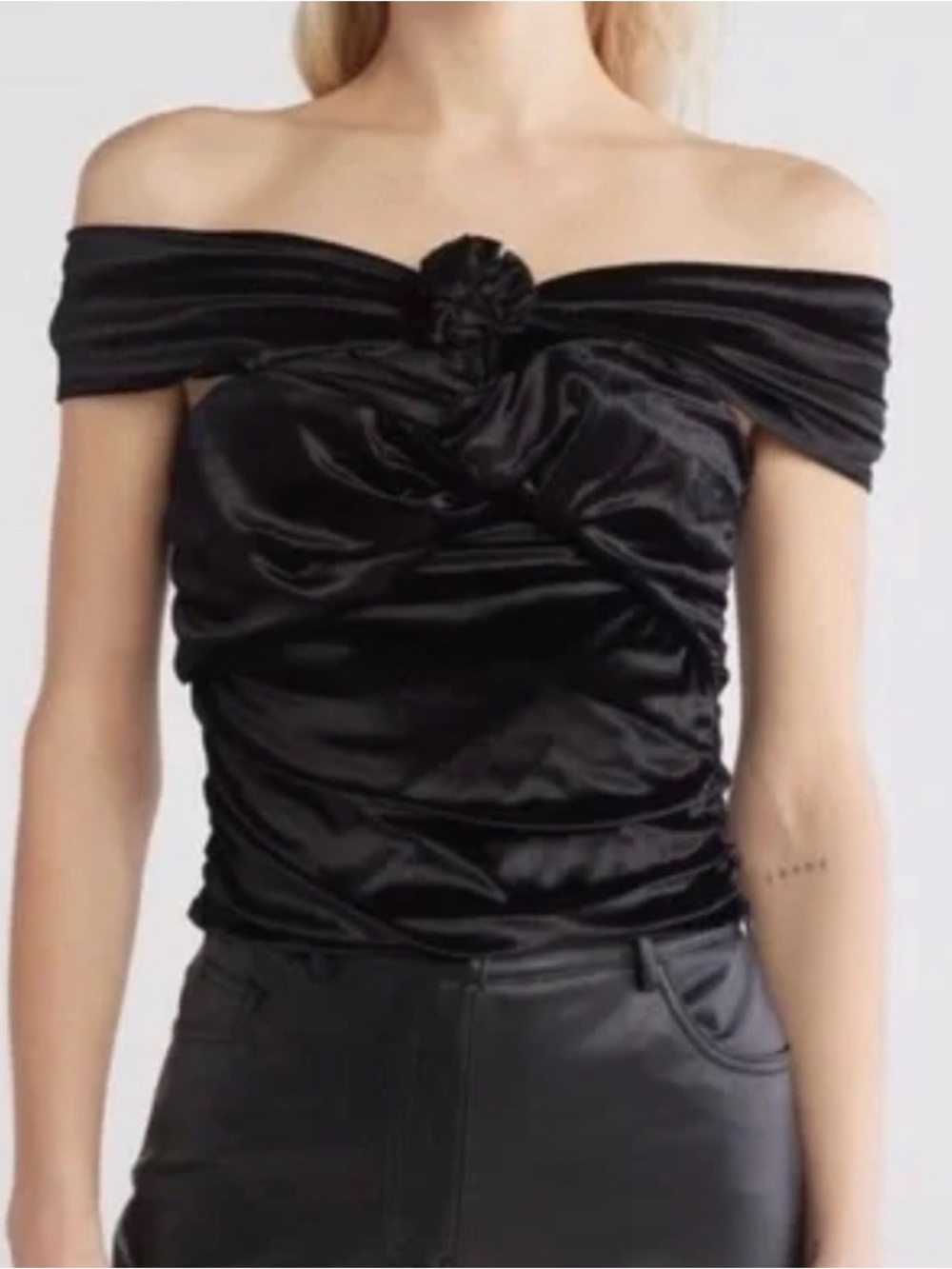 WAYF Rosette Off the Shoulder Velvet Top Size M